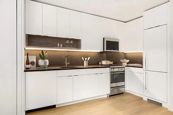 Rented by Greystar | media 14