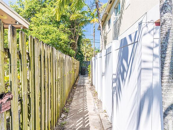 5th image of 615 NW 10th Ter APT 2