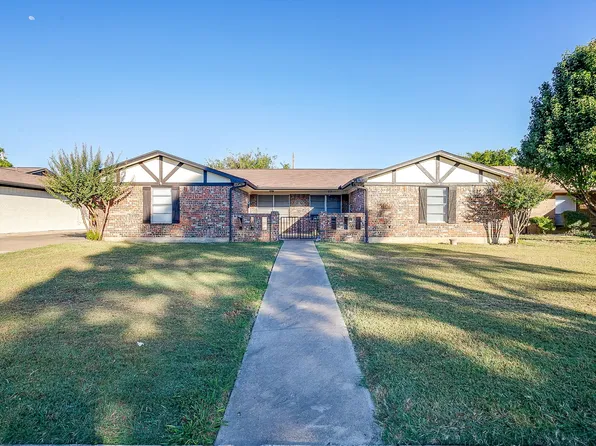 816 Ash St, Burleson, TX 76028