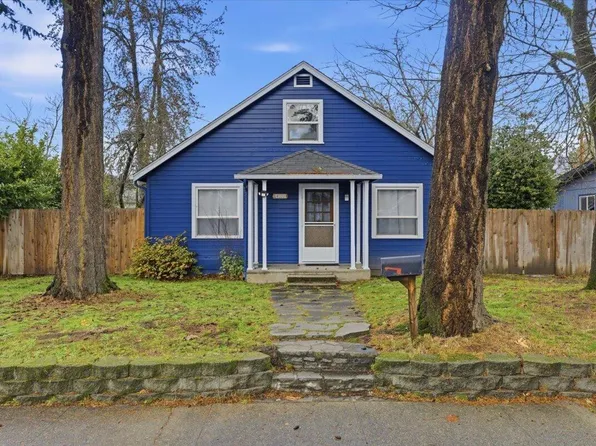 420 SW Burgess St, Grants Pass, OR 97526