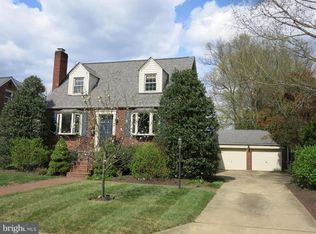 2827 N Van Buren St, Arlington, VA 22213