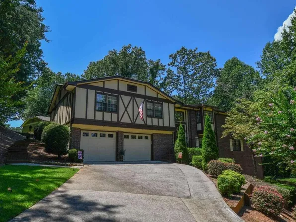 2214 Colonial Cir, Gainesville, GA 30501