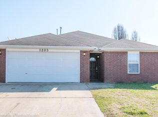 1203 SW Apache Dr, Bentonville, AR 72712