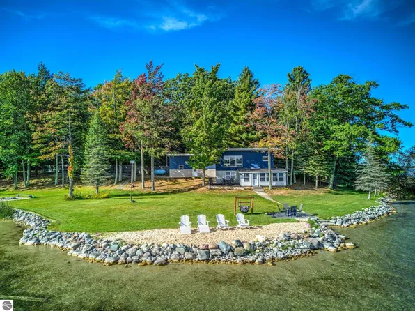 6291 Betsie River Rd, Interlochen, MI 49643