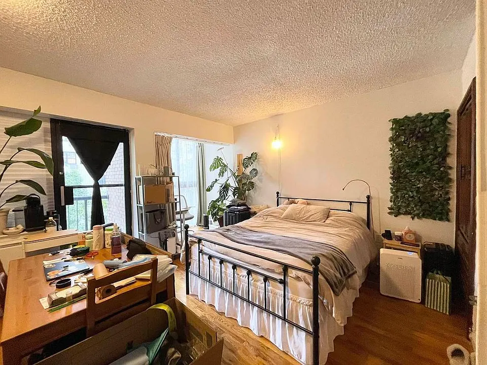 343 W 51st St #4A