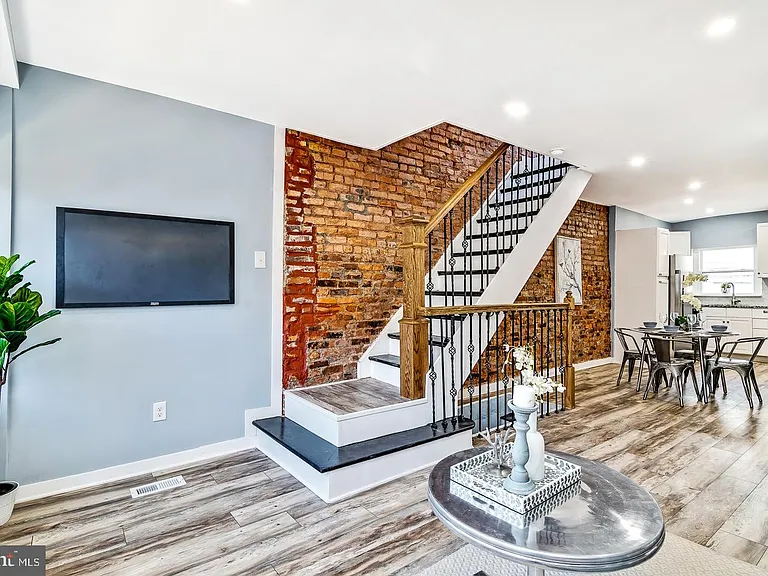2420 S Lee St — Photo 16