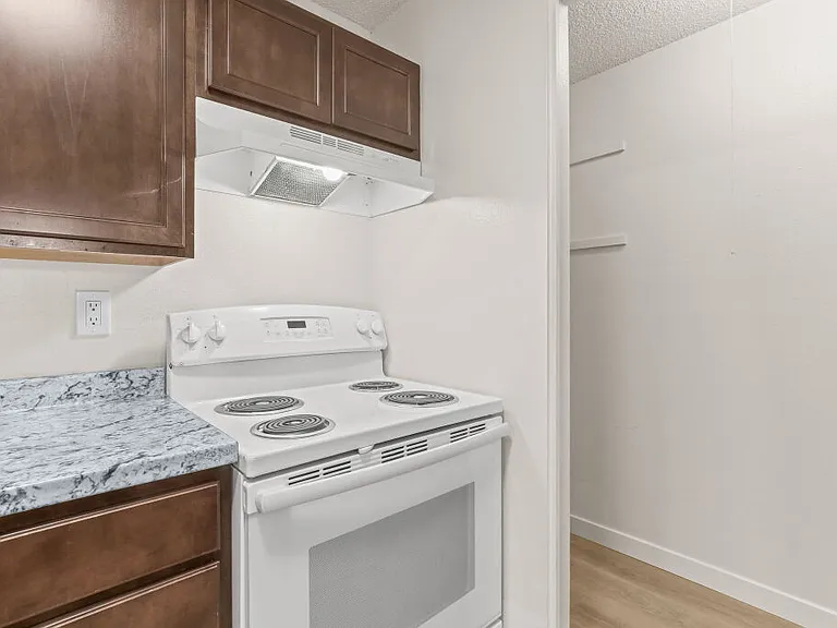 Charbern Apartments — Photo 71