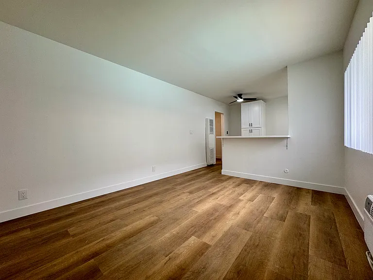 1230 W 29th St #2 — Photo 12