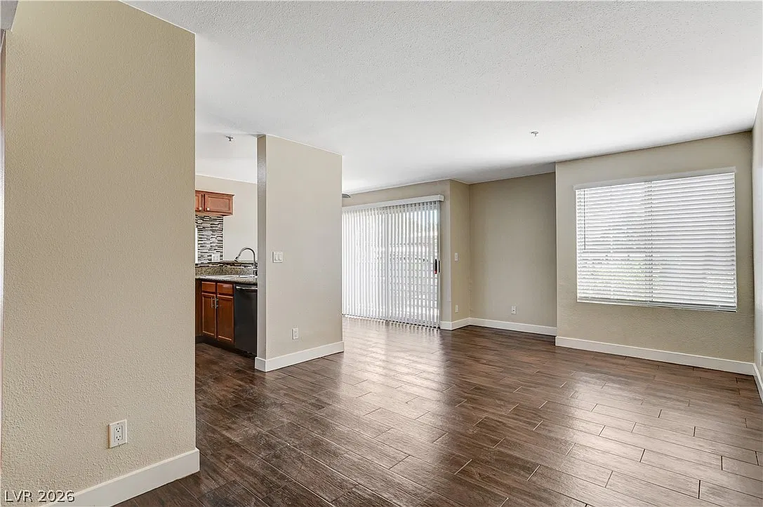 2 bed, 2.0 bath, 1005 sqft, $1,300 — Photo 3