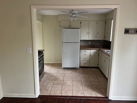 5th image of 53 Centervale Ave