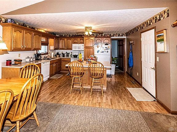2nd image of 222 Hannah Ct