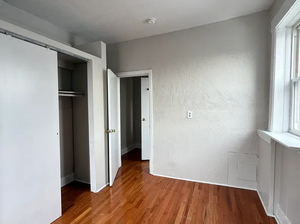 467 Pavonia Avenue image 5 of 12