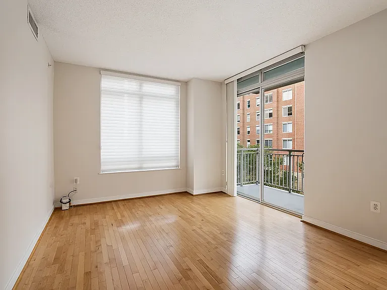 820 N Pollard St #311 — Photo 2