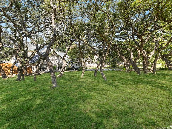 4th image of 25735 Green River Dr.