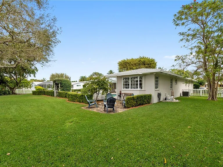 16220 SW 88th Ave — Photo 32