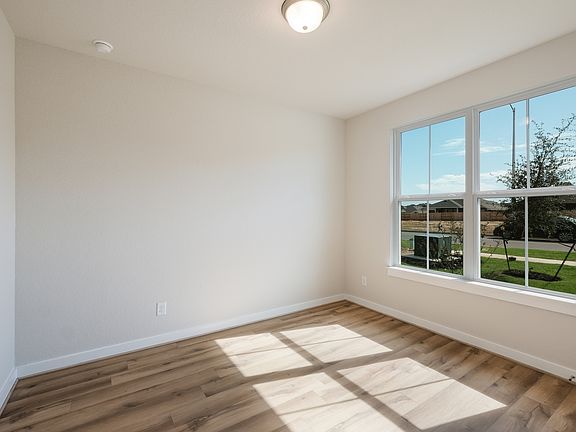 3rd image of 615 Bodark St