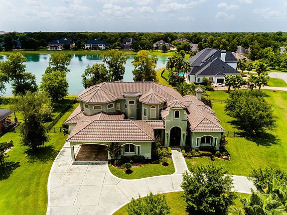 3rd image of 902 Kings Forest Ln