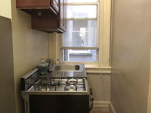 3rd image of 893 Saint Johns Pl APT 2A