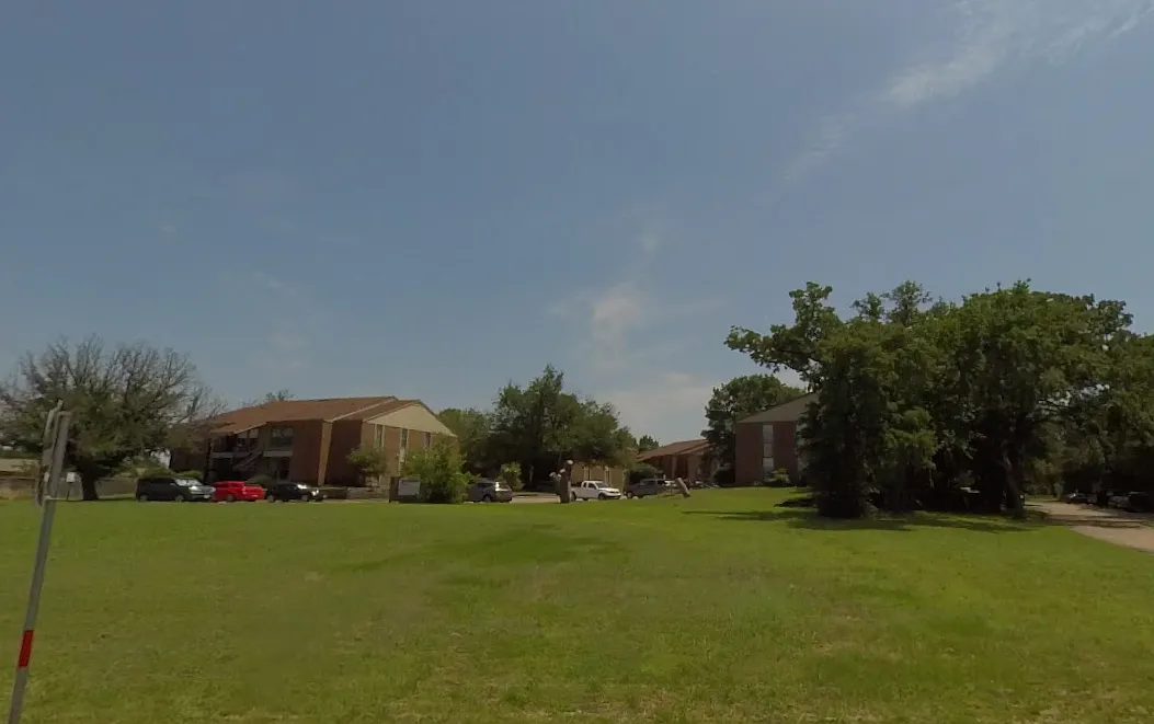 Brookhollow Apartments — Photo 1