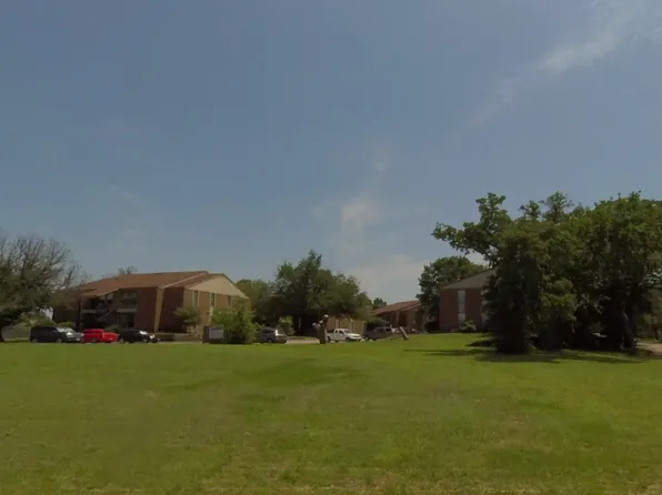 Brookhollow Apartments