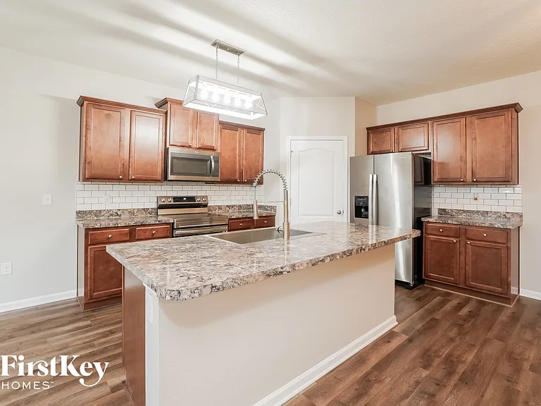 3526 Summit Oaks Dr — Photo 3