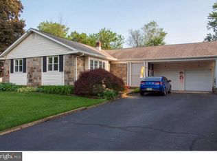2813 Waterford Dr, Cinnaminson, NJ 08077