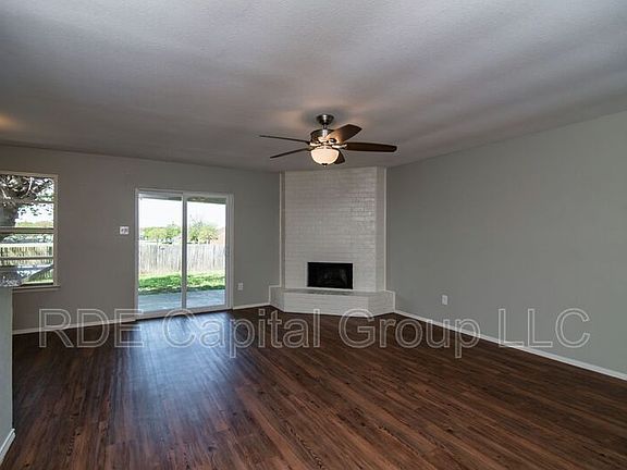 4th image of 7616 Parkwood Ln