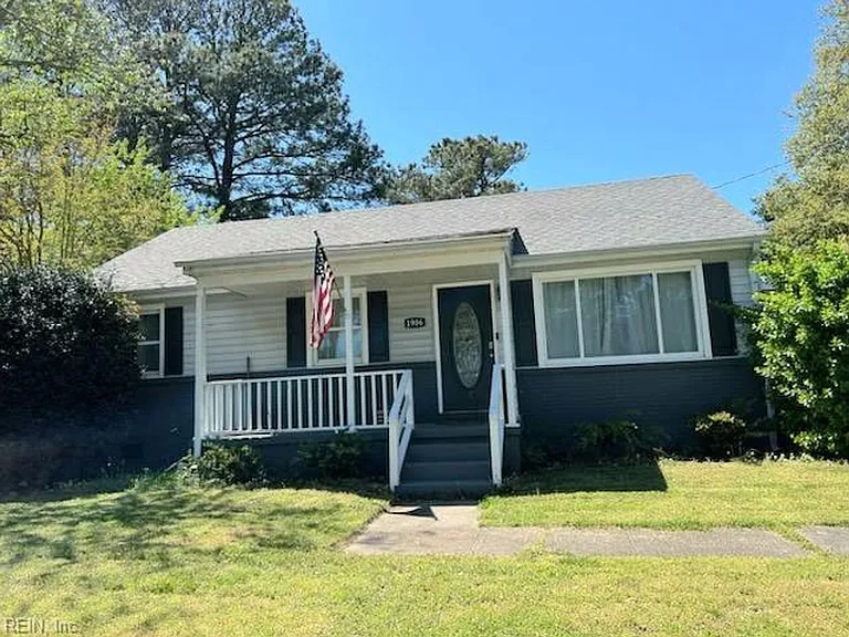 1906 Elmhurst Ln — Photo 1
