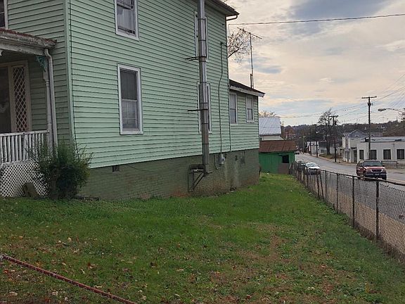 4th image of 903 Fillmore St