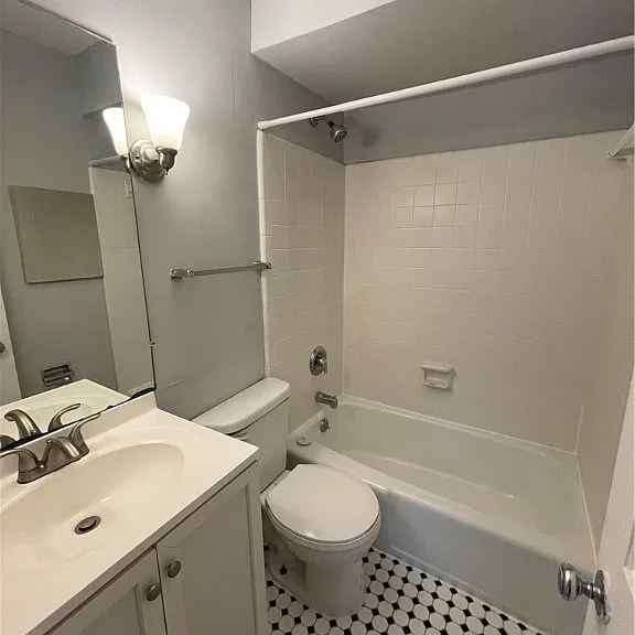 112 Houston St #1 — Photo 9