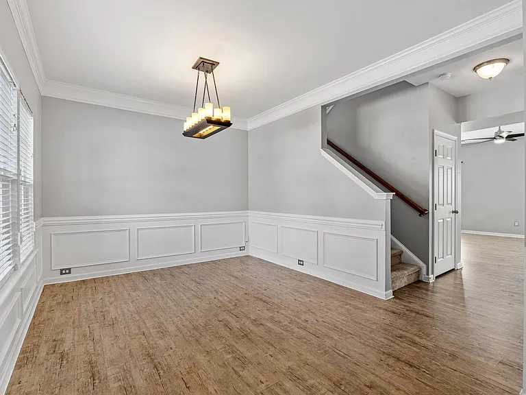27 Madeline Cir — Photo 2