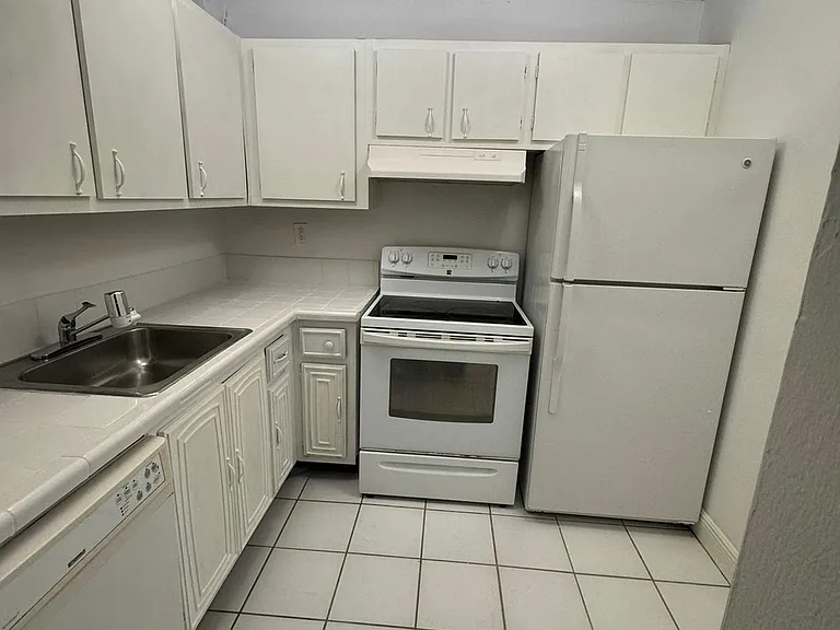 488 NE 165th St #616-1 — Photo 5