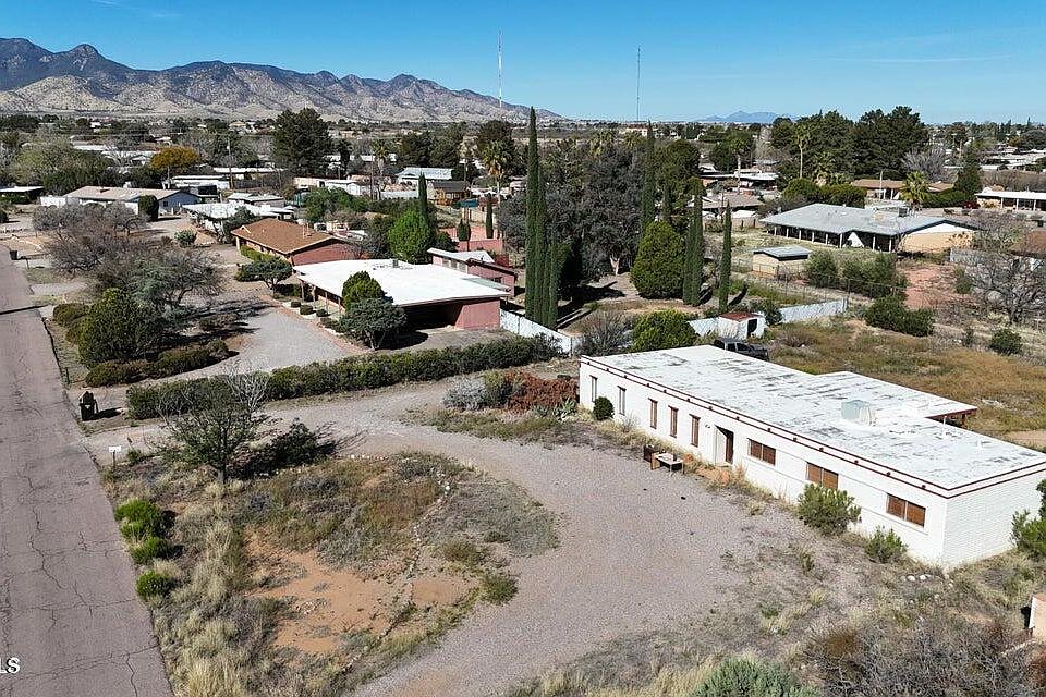 1st image of 932 Cactus Wren Lane