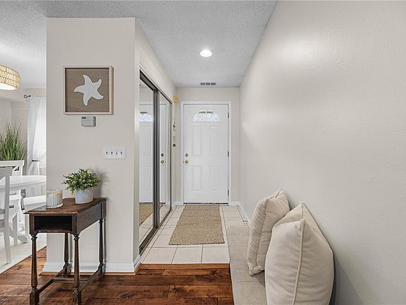 3rd image of 351 Bay Village Dr