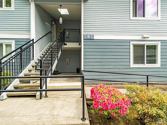 4th image of 250 NW Dogwood St APT B102