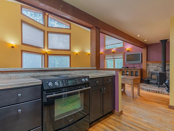 4th image of 665 Lancaster Dr