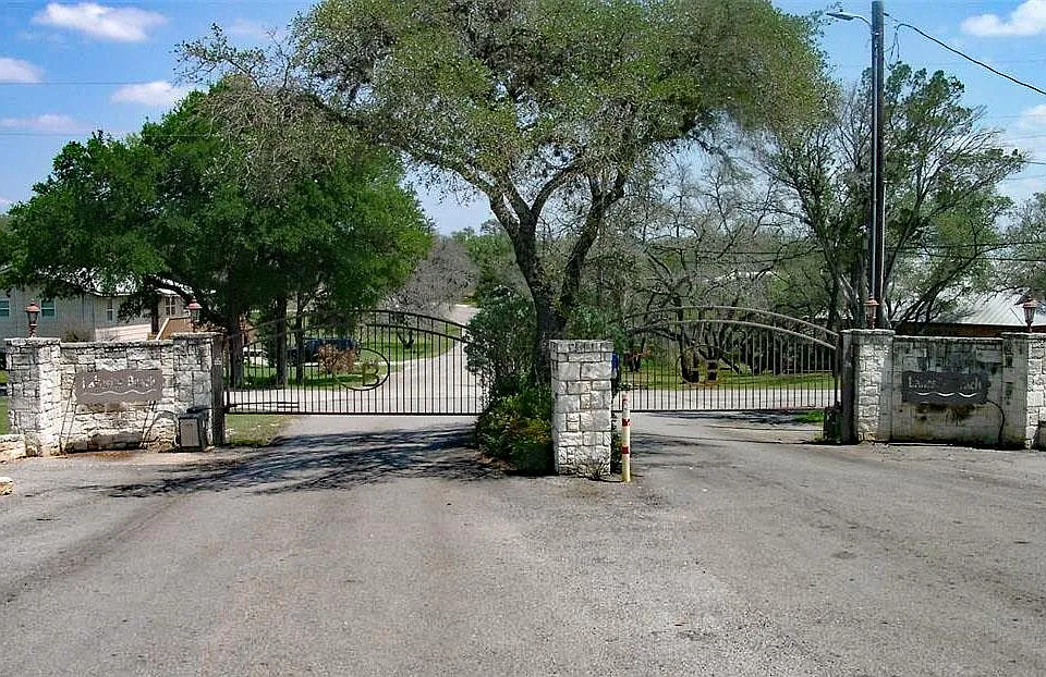 207 Laurel Ln