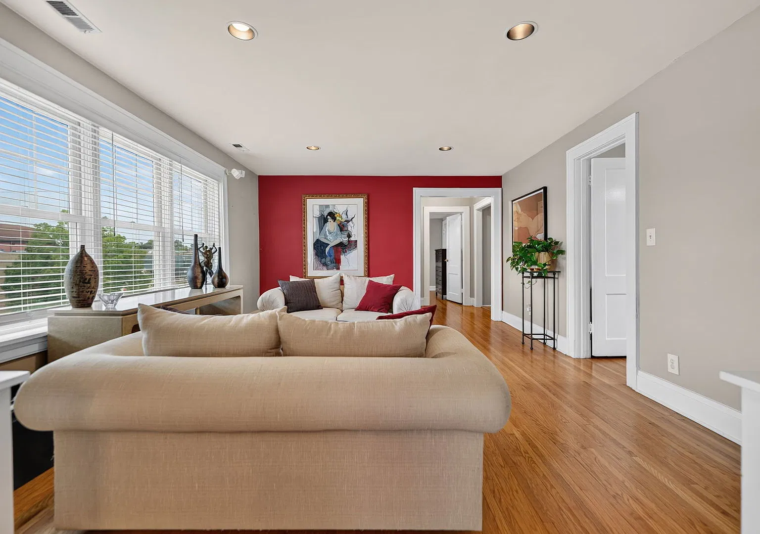 3 bed, 1.5 bath, 2800 sqft, $3,250 — Photo 3