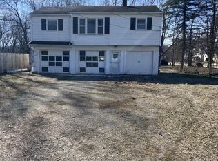 8305 Summerfield Rd, Lambertville, MI 48144