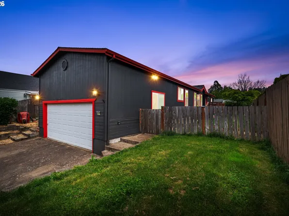 977 Island St, Springfield, OR 97477