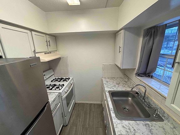 3rd image of 193 Beach 59th St Floor 1