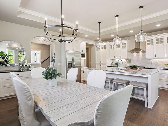 4th image of 3822 Queensland Cir N