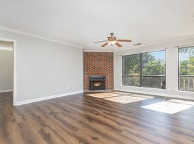 1608 Sharon Rd W