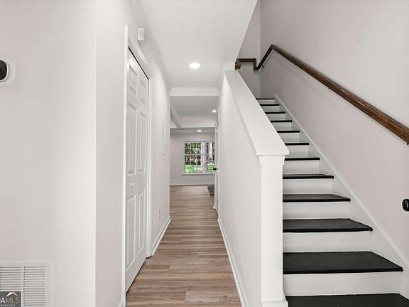 3rd image of 4147 N Gloucester Pl