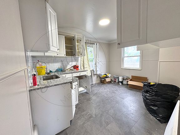 3rd image of 25871 Oakland St