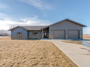 5400 Falconer Dr, Bismarck, ND 58504