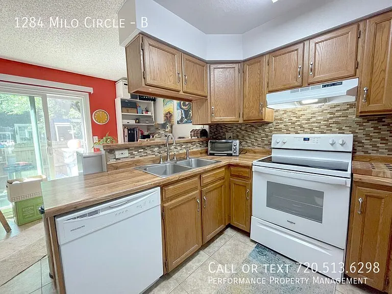 1284 Milo Cir #B — Photo 22