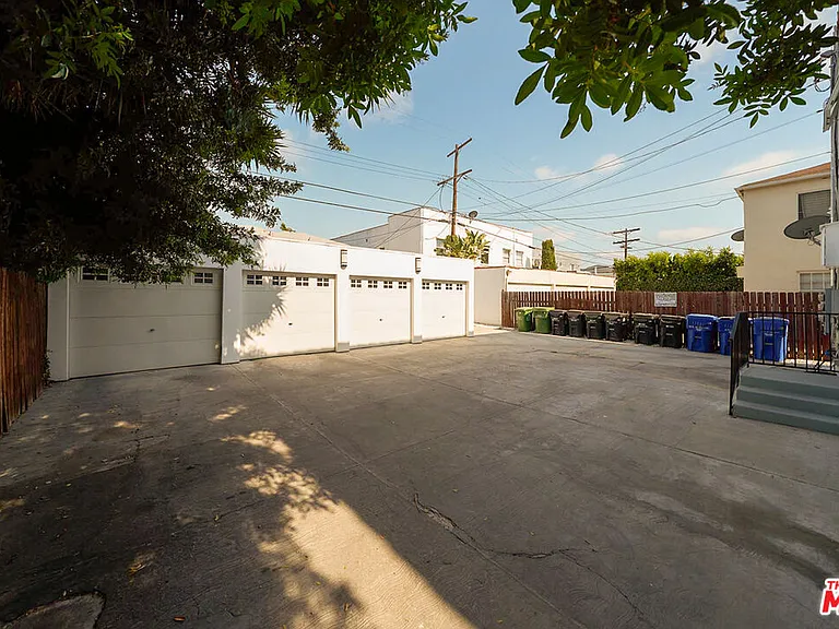 614 N Genesee Ave — Photo 6