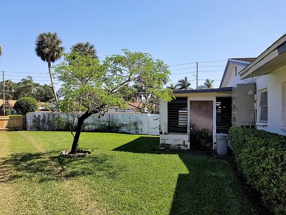 3rd image of 1325 40th Ave NE