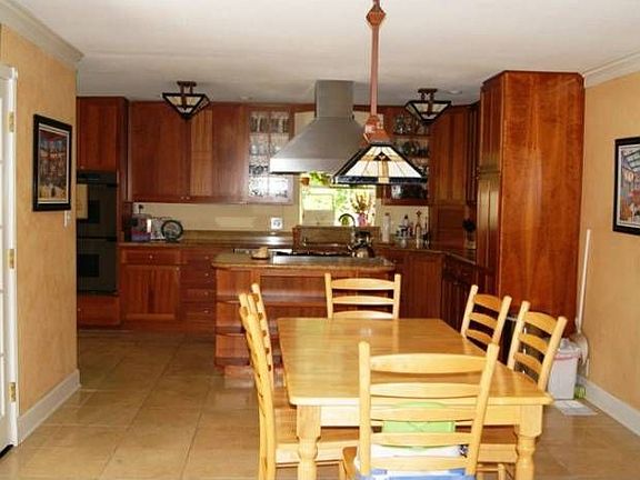 kitchen / dining area